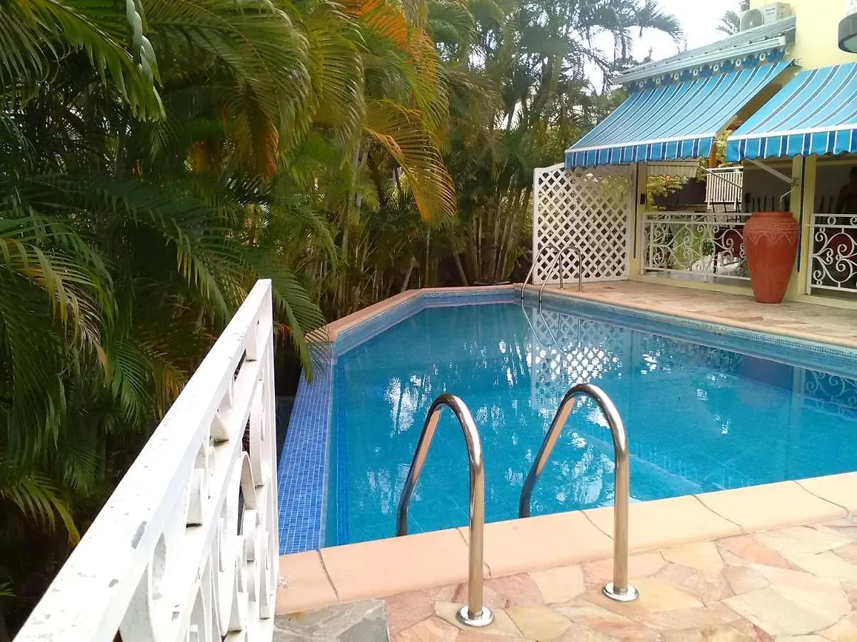 Holiday home Charmant Bungalow Avec Piscine Partagee A Le Gosier Le Gosier