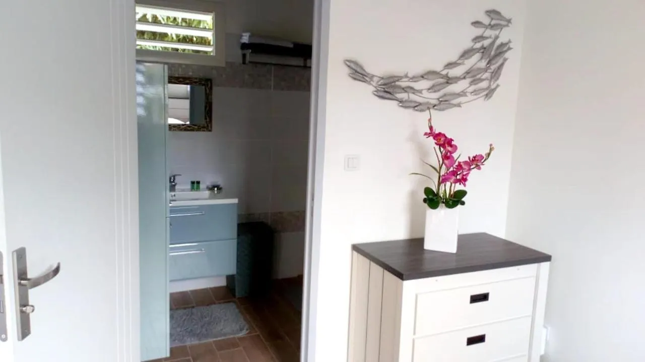 Holiday home Charmant Bungalow Avec Piscine Partagee A Le Gosier Le Gosier